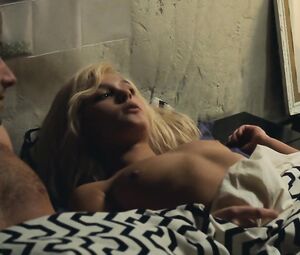 Topless Virginie Ledoyen - Heroines (1997)