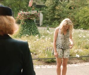 Hot scene Tanja Wedhorn, Gaby Dohm nude - "Marie räumt auf" (2016)