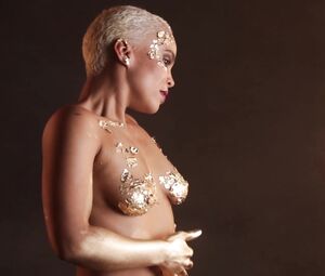 Naked on Stage Performance - Ufo Extreme Gold Art